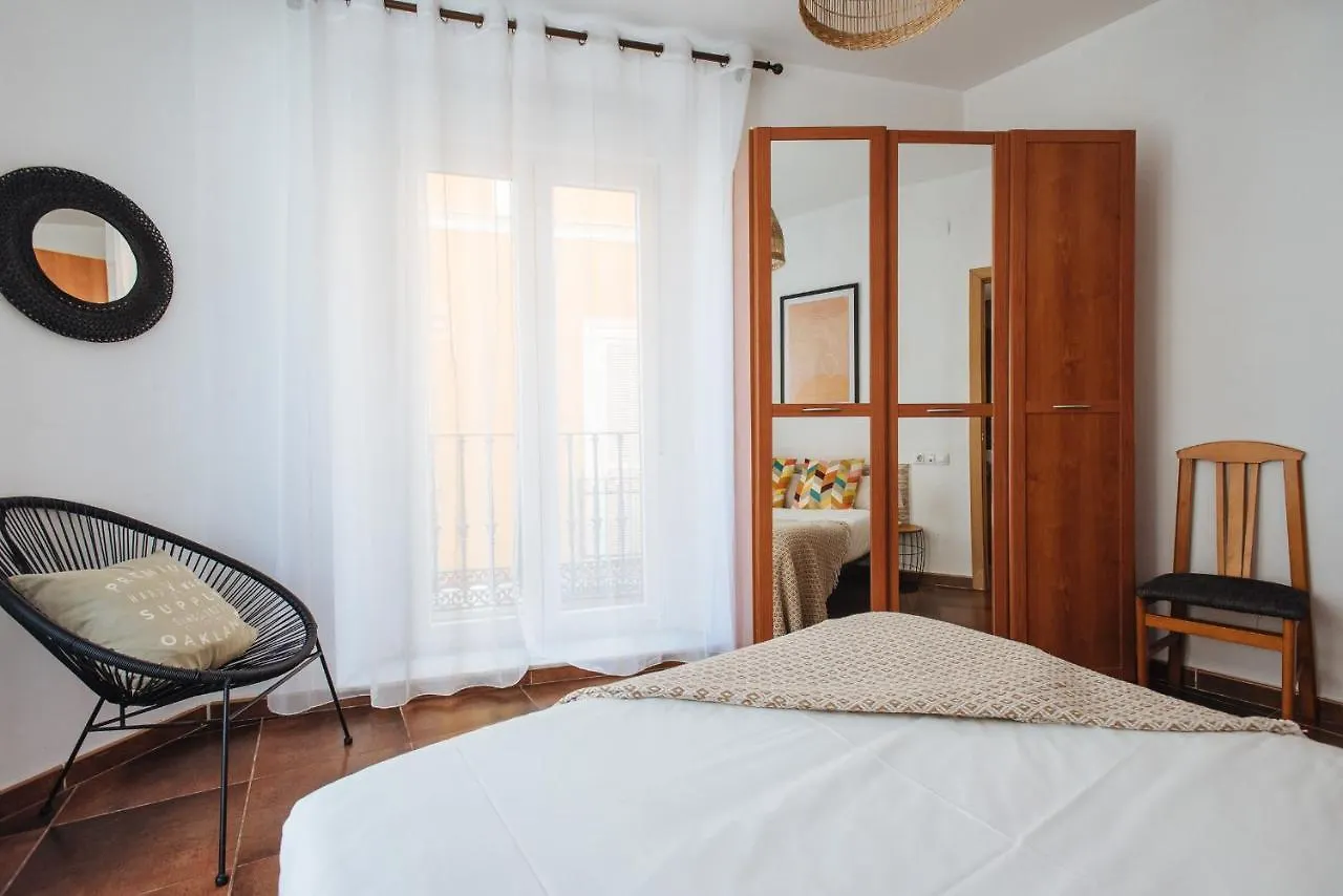 Homeyseville- Bright Apartment At Santa Cruz 6 Pax, Parking Optional