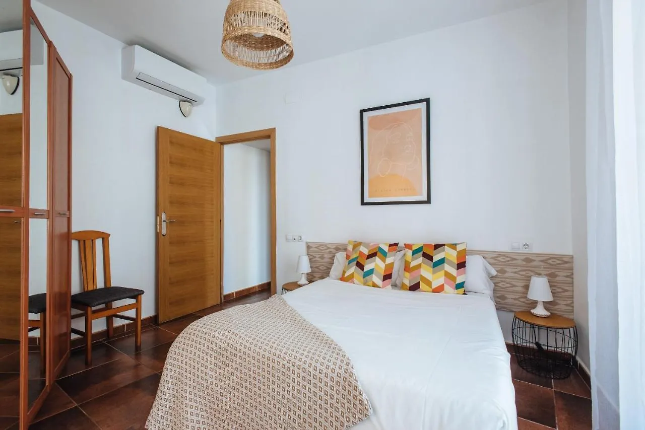 Homeyseville- Bright Apartment At Santa Cruz 6 Pax, Parking Optional Espanha