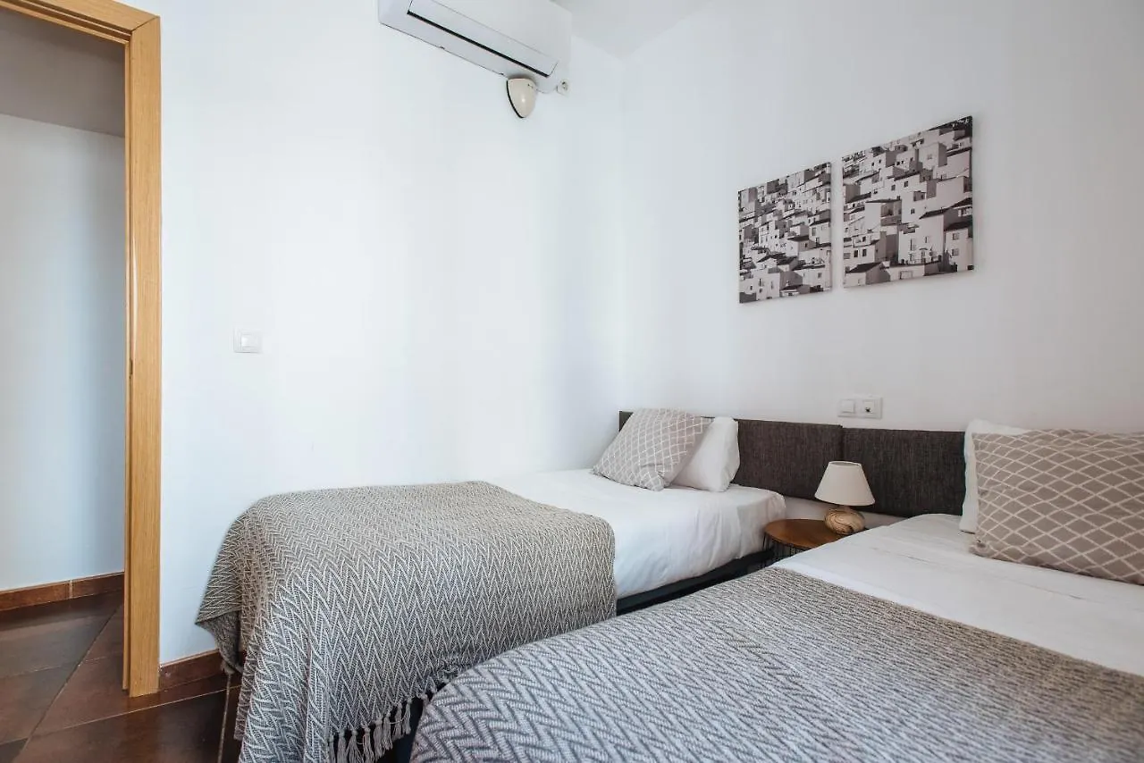 Homeyseville- Bright Apartment At Santa Cruz 6 Pax, Parking Optional 0*, Sevilha
