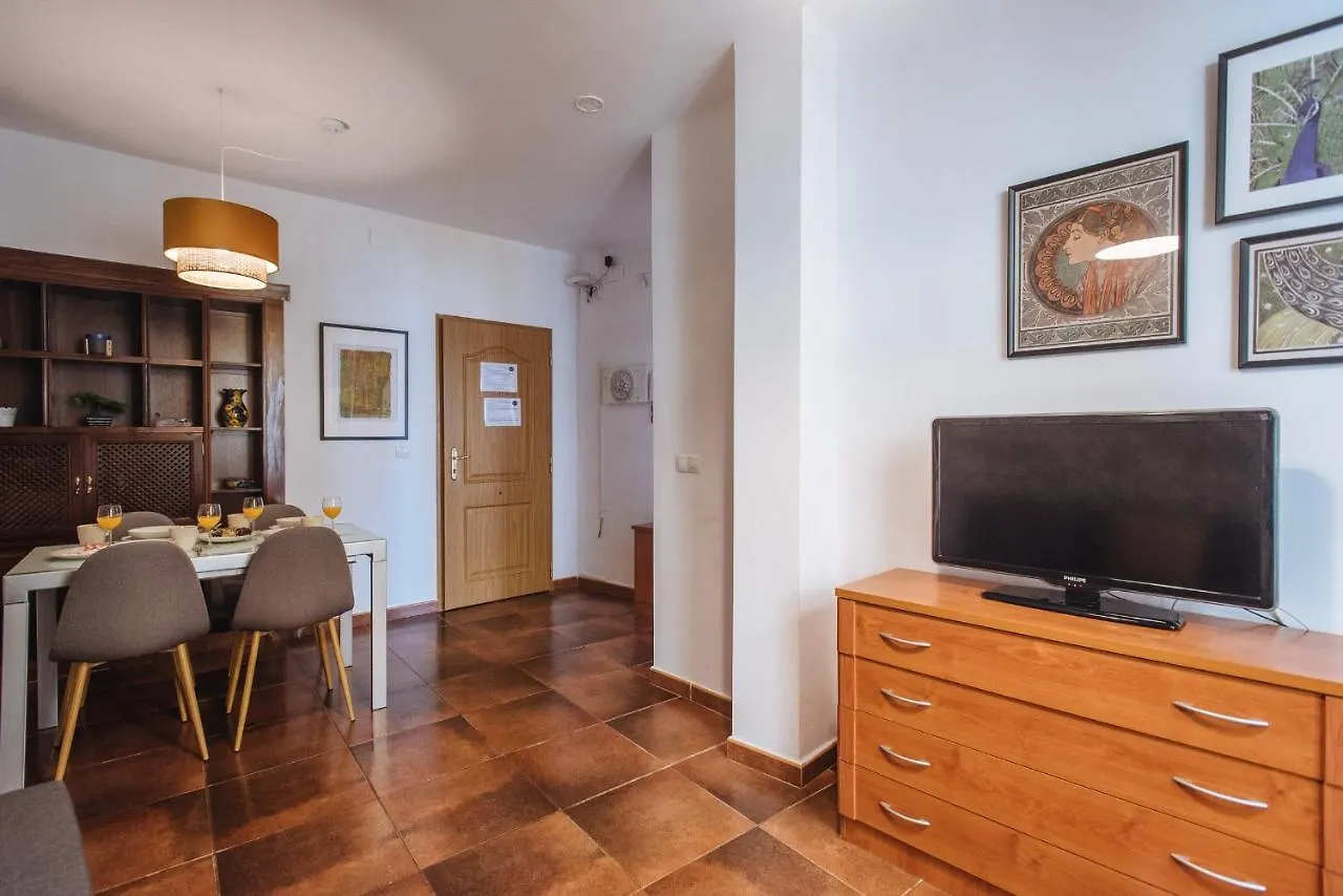 Homeyseville- Bright Apartment At Santa Cruz 6 Pax, Parking Optional