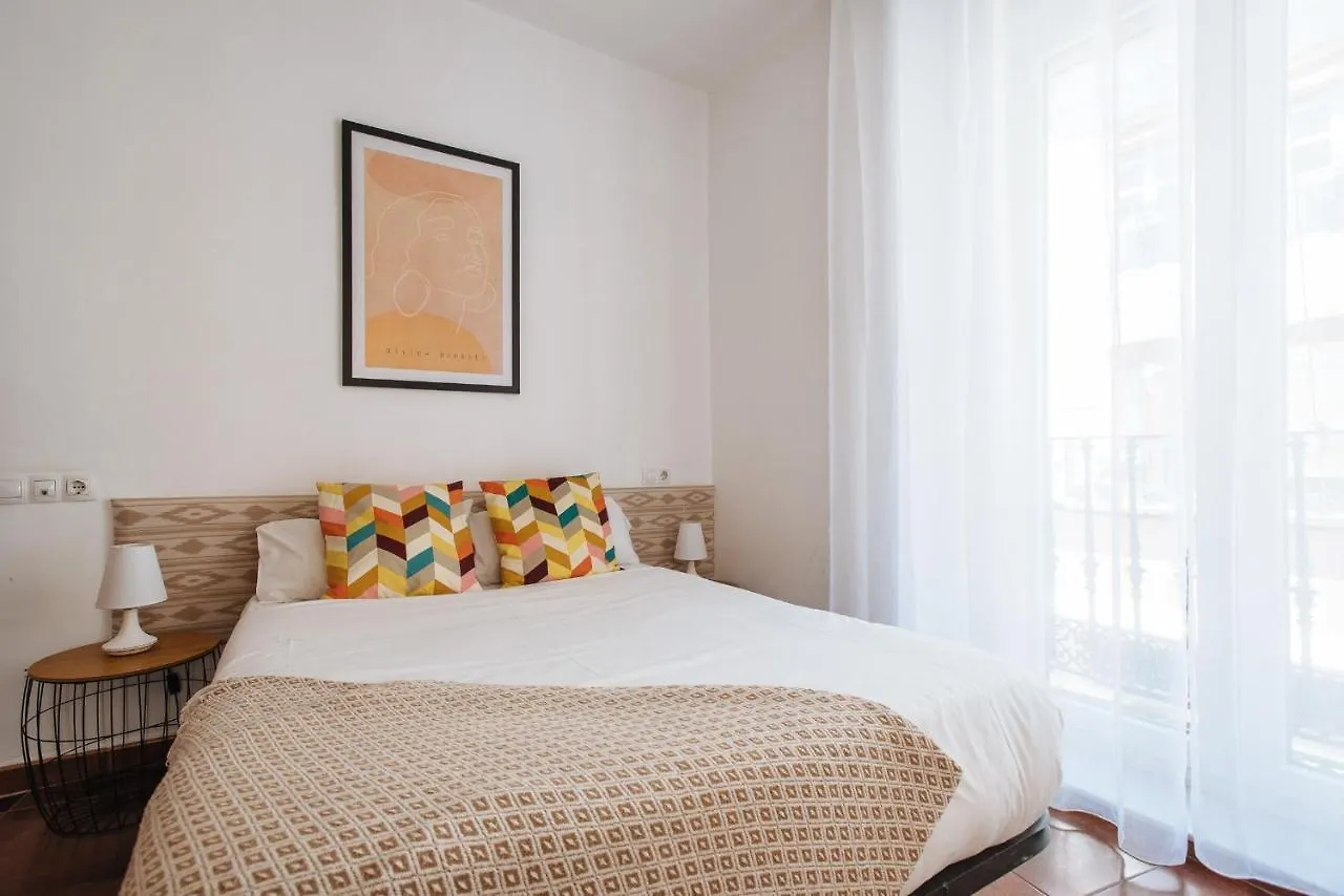 Homeyseville- Bright Apartment At Santa Cruz 6 Pax, Parking Optional